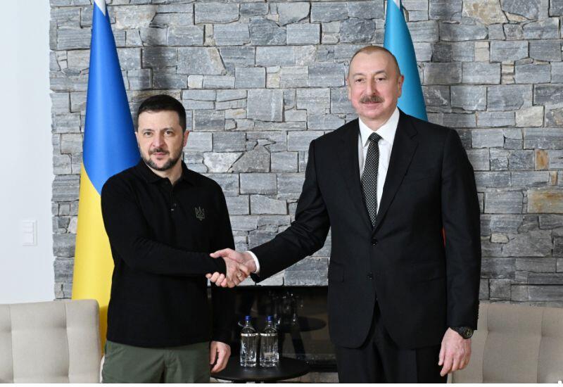 Президент Украины позвонил Президенту Ильхаму Алиеву