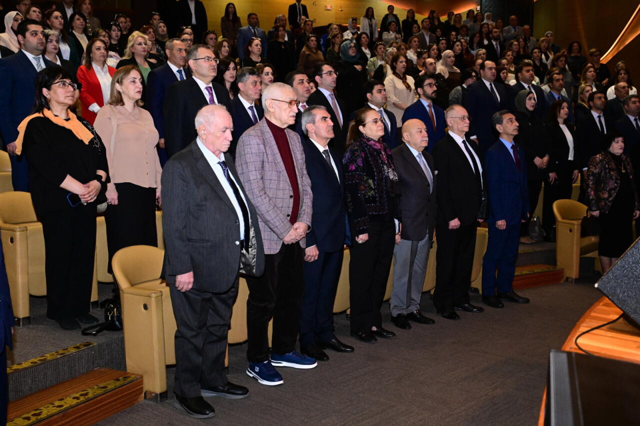 В Баку состоялись конференция и концерт, посвященные 103-й годовщине со дня рождения великого лидера Гейдара Алиева