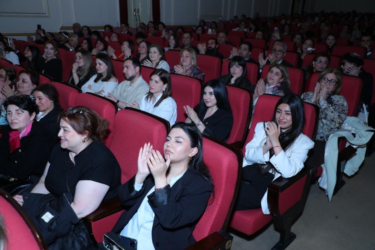 Сцена памяти Эльчина Эфендиева: показ спектакля "Шекспир" с овациями и трогательной кульминацией