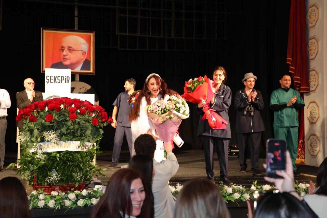 Сцена памяти Эльчина Эфендиева: показ спектакля "Шекспир" с овациями и трогательной кульминацией