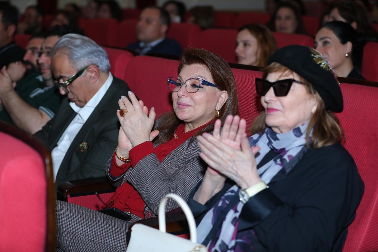 Сцена памяти Эльчина Эфендиева: показ спектакля "Шекспир" с овациями и трогательной кульминацией