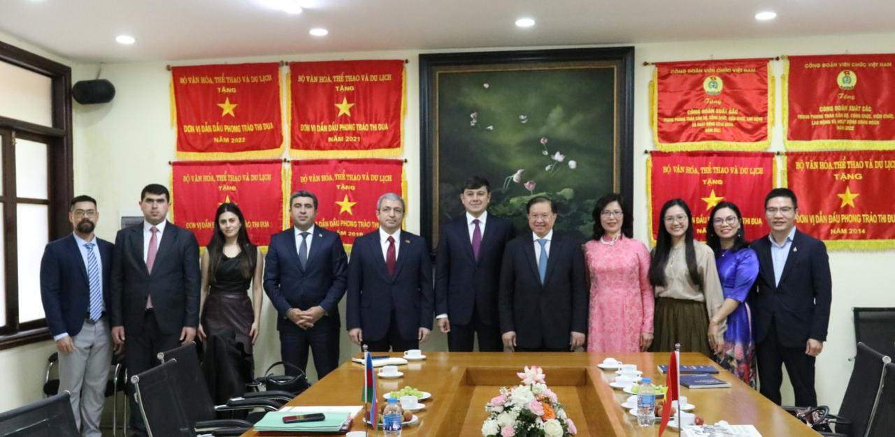 Fuad Muradov Vyetnamda bir sıra rəsmi görüşlər keçirib