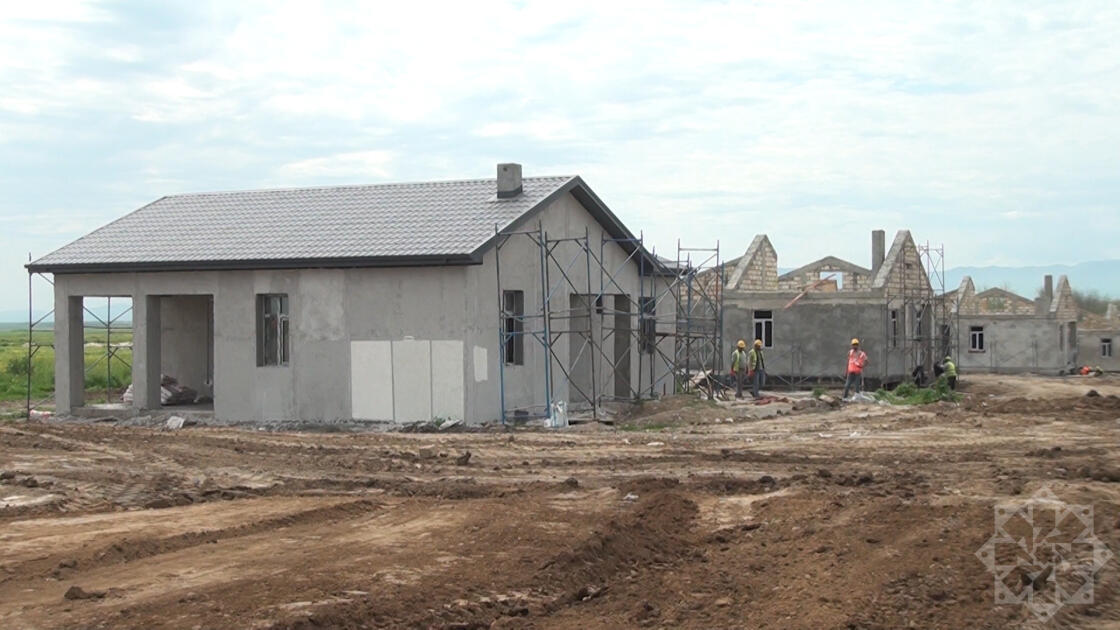В селе Эйвазханбейли Агдамского района строится 427 домов