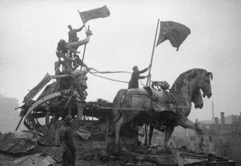 Славная страница героизма азербайджанских воинов - водружение знамя Победы над Бранденбургскими воротами