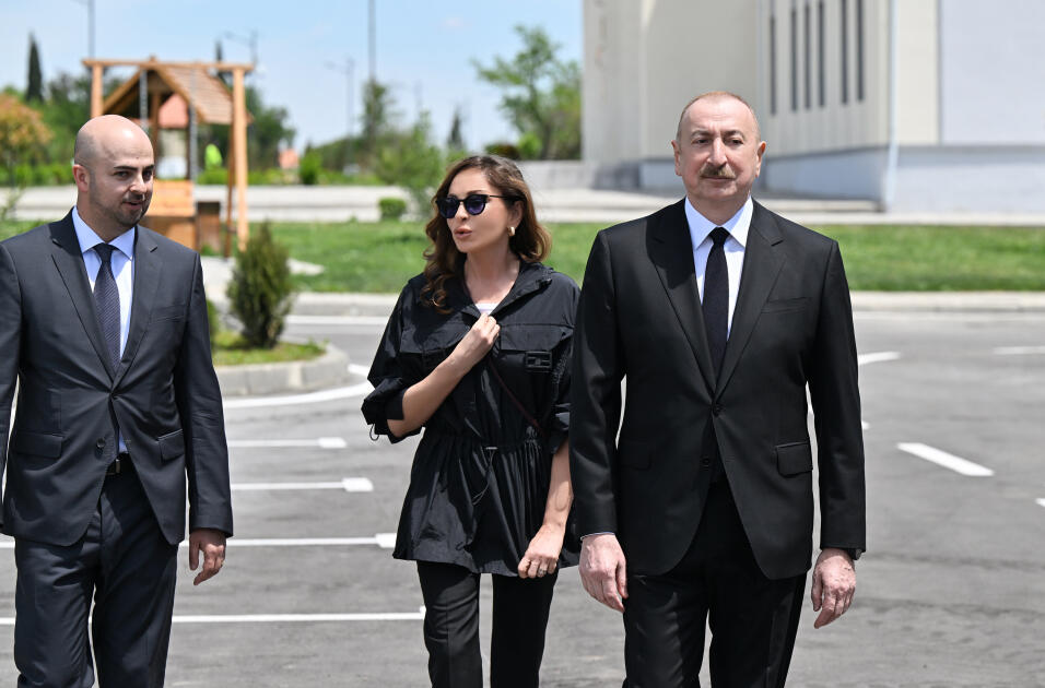 Prezident İlham Əliyev və Birinci xanım Mehriban Əliyeva Şükürbəyli kəndində fərdi evlərdə yaradılmış şəraitlə tanış olublar