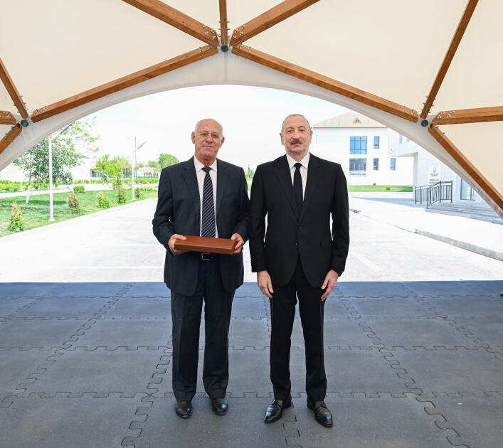 Prezident İlham Əliyev və Birinci xanım Mehriban Əliyeva Cəbrayıl rayonunun Şükürbəyli kəndinə köçən sakinlərlə görüşüblər