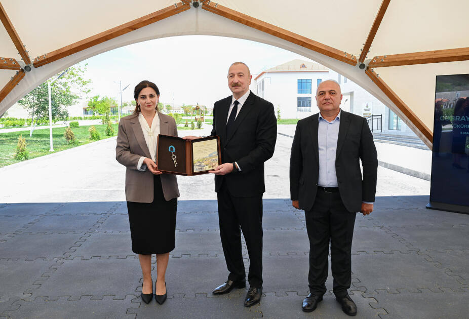 Prezident İlham Əliyev və Birinci xanım Mehriban Əliyeva Cəbrayıl rayonunun Şükürbəyli kəndinə köçən sakinlərlə görüşüblər