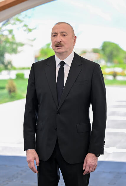 Prezident İlham Əliyev və Birinci xanım Mehriban Əliyeva Cəbrayıl rayonunun Şükürbəyli kəndinə köçən sakinlərlə görüşüblər