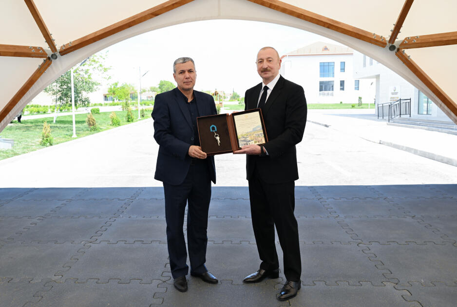 Prezident İlham Əliyev və Birinci xanım Mehriban Əliyeva Cəbrayıl rayonunun Şükürbəyli kəndinə köçən sakinlərlə görüşüblər
