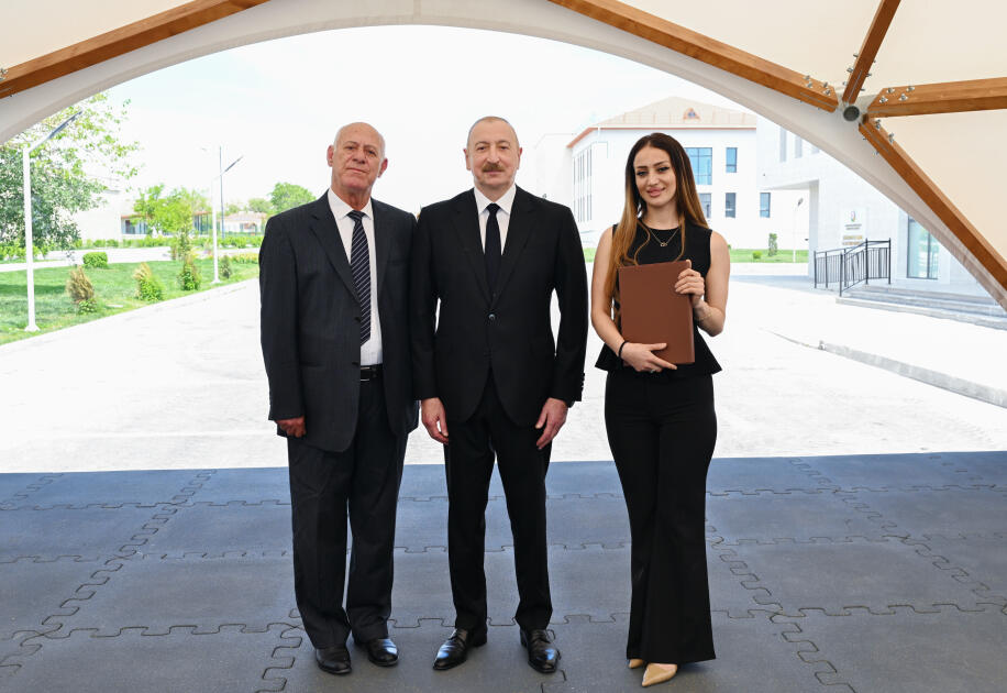 Prezident İlham Əliyev və Birinci xanım Mehriban Əliyeva Cəbrayıl rayonunun Şükürbəyli kəndinə köçən sakinlərlə görüşüblər