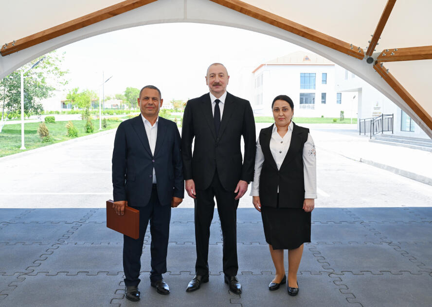 Prezident İlham Əliyev və Birinci xanım Mehriban Əliyeva Cəbrayıl rayonunun Şükürbəyli kəndinə köçən sakinlərlə görüşüblər