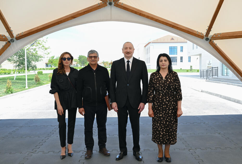 Prezident İlham Əliyev və Birinci xanım Mehriban Əliyeva Cəbrayıl rayonunun Şükürbəyli kəndinə köçən sakinlərlə görüşüblər