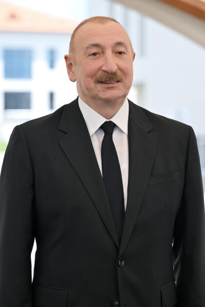Prezident İlham Əliyev və Birinci xanım Mehriban Əliyeva Cəbrayıl rayonunun Şükürbəyli kəndinə köçən sakinlərlə görüşüblər