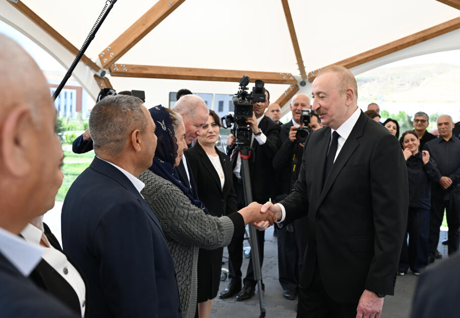 Prezident İlham Əliyev və Birinci xanım Mehriban Əliyeva Cəbrayıl rayonunun Şükürbəyli kəndinə köçən sakinlərlə görüşüblər
