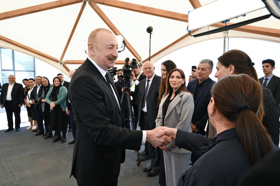 Prezident İlham Əliyev və Birinci xanım Mehriban Əliyeva Cəbrayıl rayonunun Şükürbəyli kəndinə köçən sakinlərlə görüşüblər