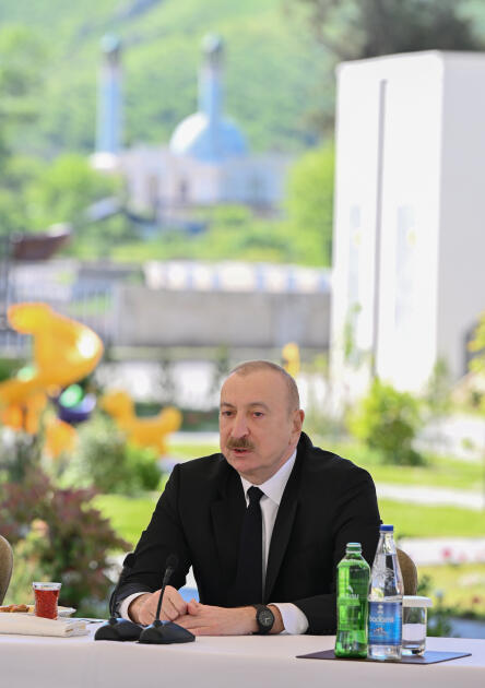 Президент Ильхам Алиев встретился с жителями города Зангилан и заложил фундамент отеля “Zangilan City Park Hotel”