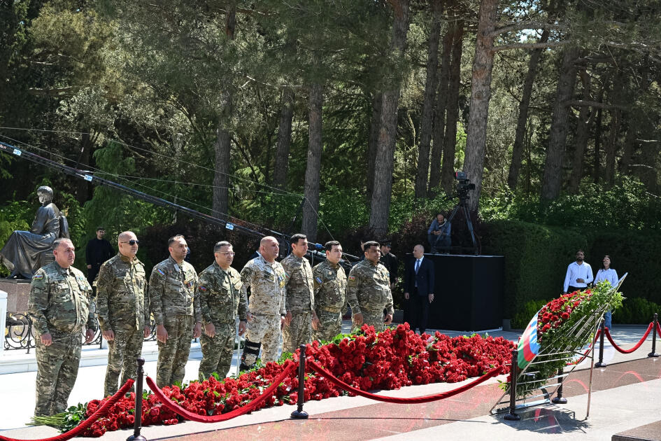 Азербайджанский народ почтил память великого лидера Гейдара Алиева