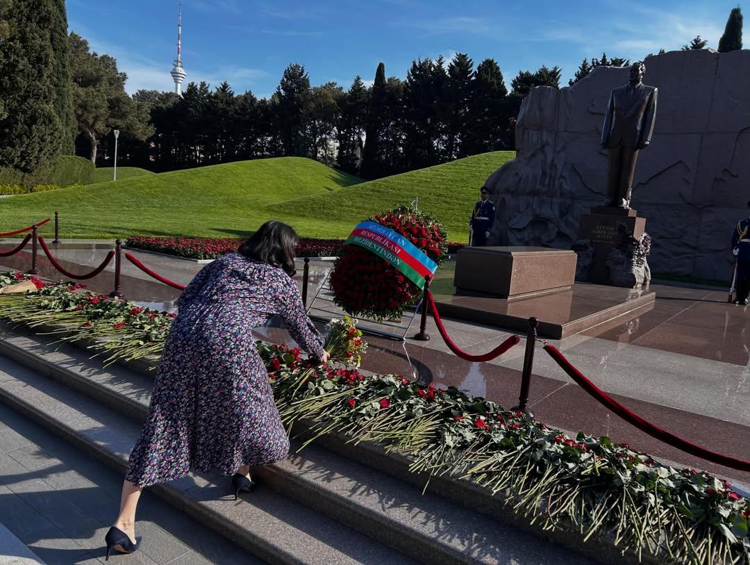 Посол Франции в Азербайджане почтила память Общенационального лидера Гейдара Алиева