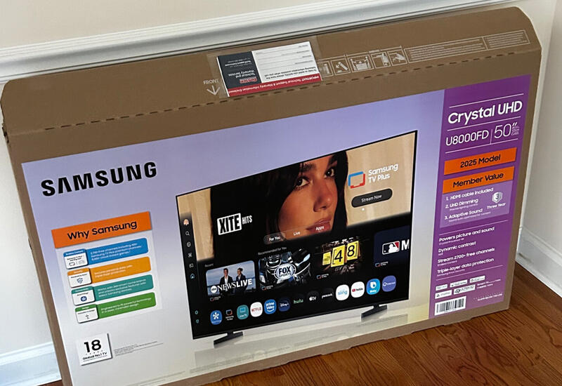 Дуа Липа подала в суд на Samsung