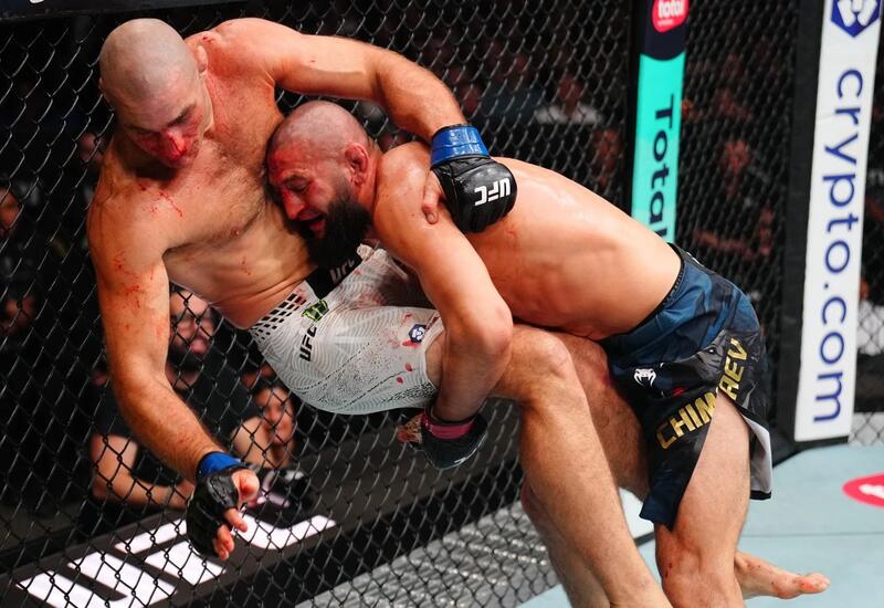 Чимаев проиграл Стрикленду и потерял чемпионский пояс UFC
