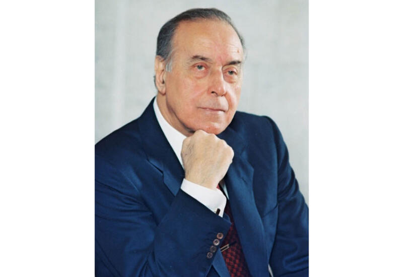 Ümummilli Lider Heydər Əliyev Azərbaycan tarixində dövlətçilik ənənələrinin, milli dirçəlişin güclənməsinə əvəzolunmaz töhfələr vermiş görkəmli dövlət xadimidir