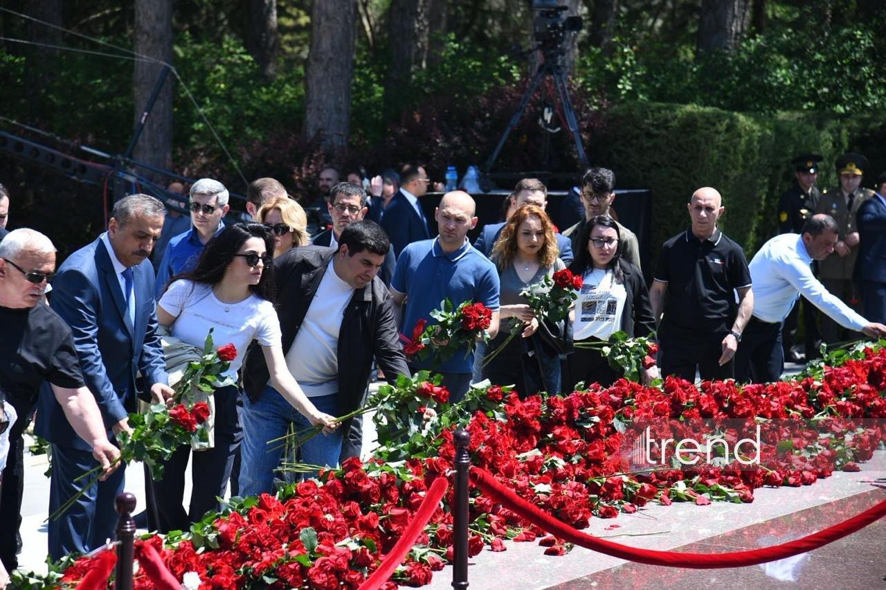 Азербайджанский народ чтит память великого лидера Гейдара Алиева