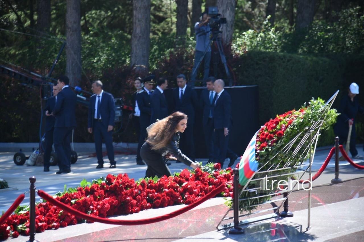 Азербайджанский народ чтит память великого лидера Гейдара Алиева
