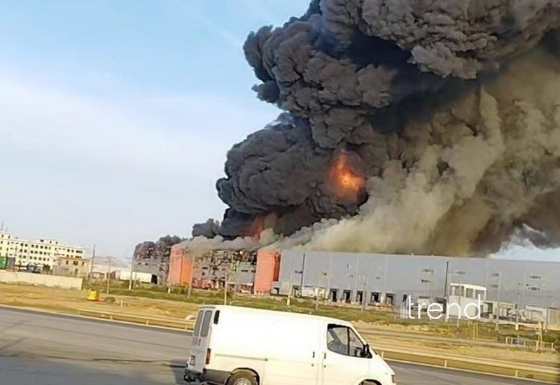 В Баку вспыхнул сильный пожар
