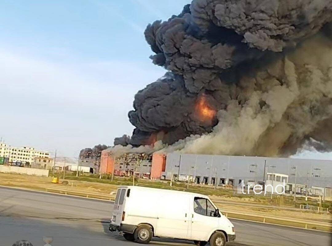 В Баку вспыхнул сильный пожар