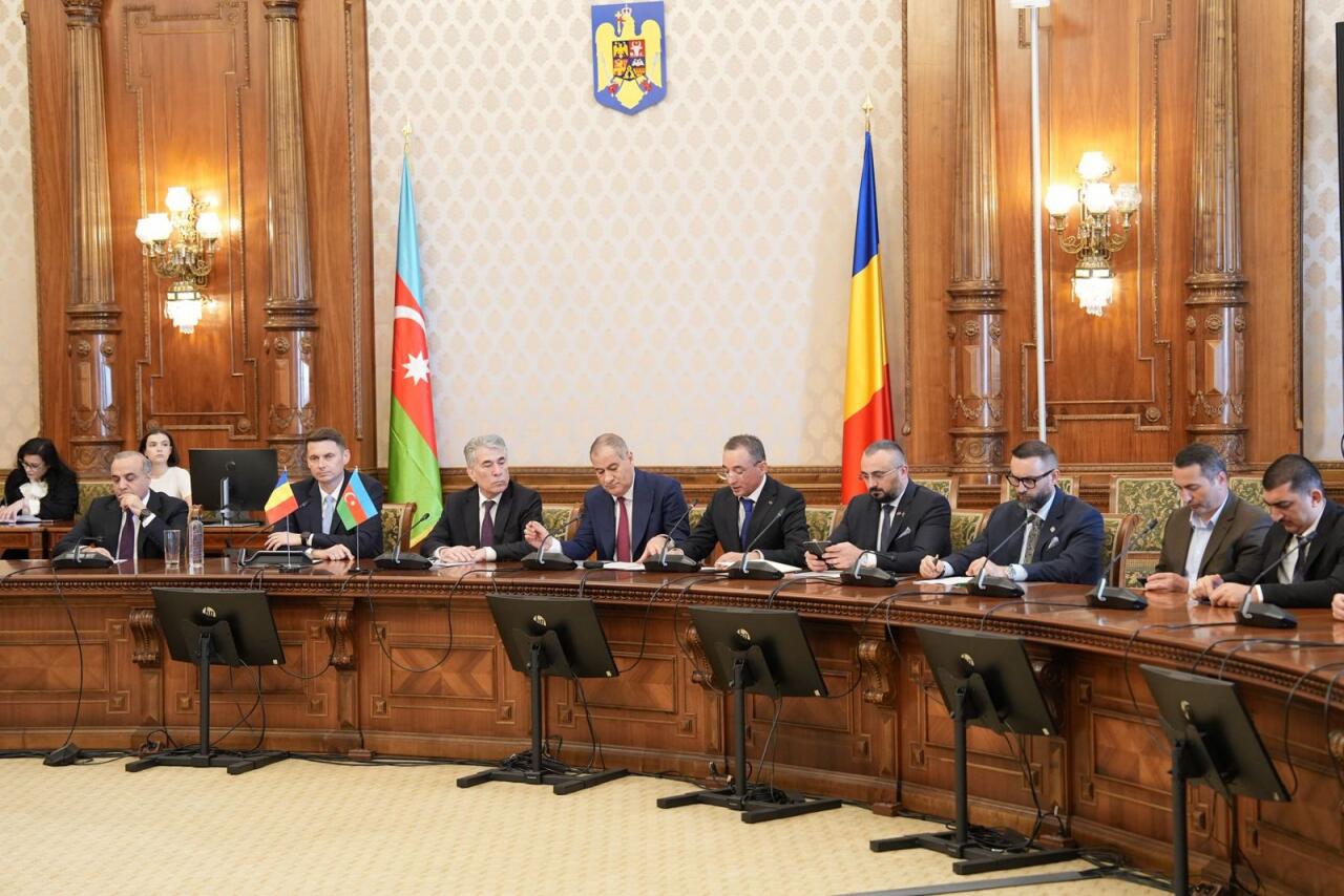 Rumıniya Senatında Ümummilli Lider Heydər Əliyevin anadan olmasının 103-cü i̇ldönümünə həsr olunmuş tədbi̇r keçi̇ri̇li̇b