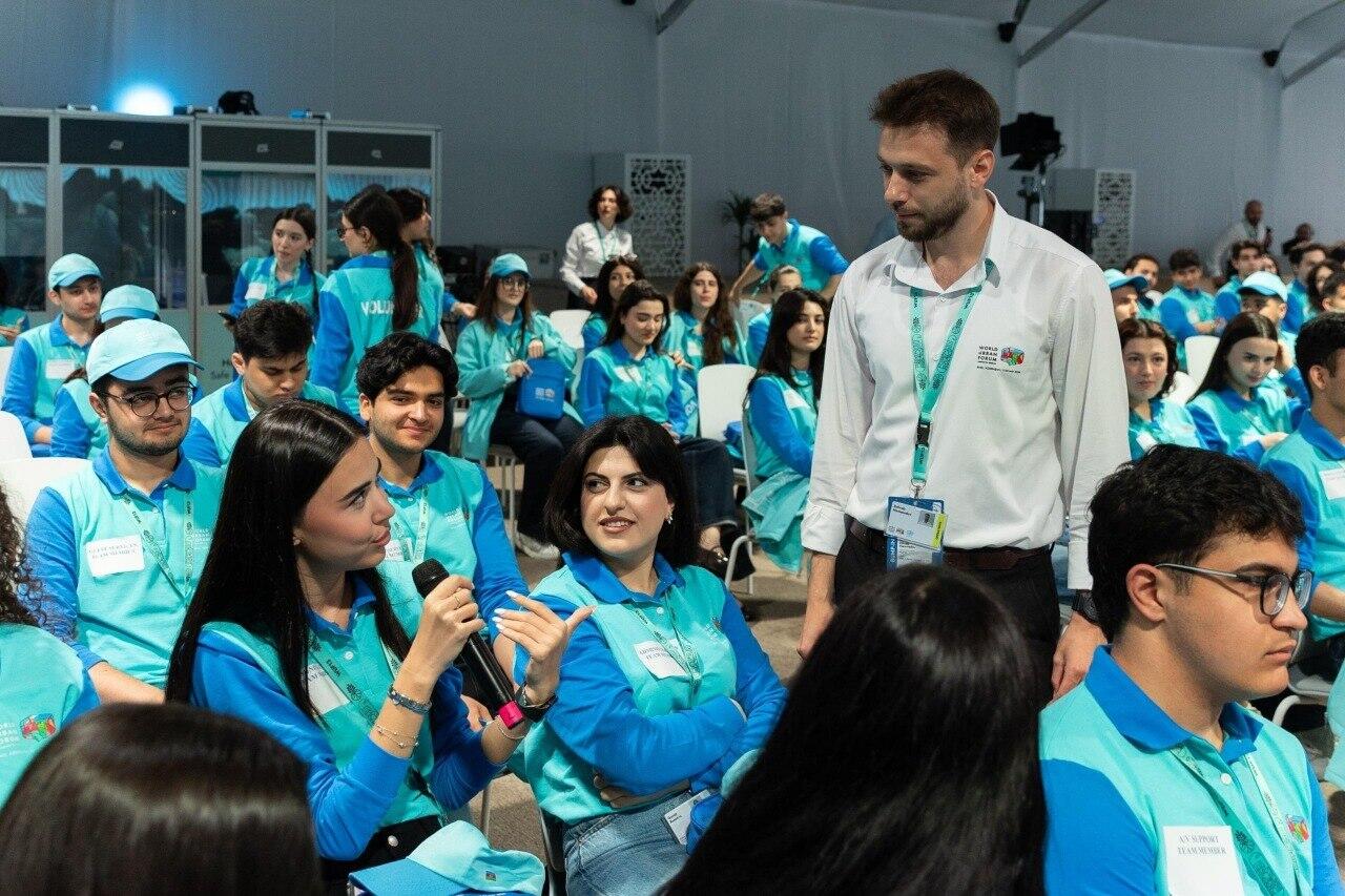 В Баку завершились тренинги для волонтеров WUF13