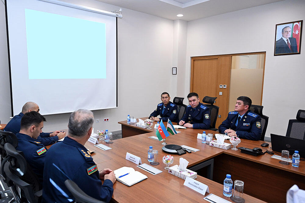 Азербайджан и Узбекистан обсудили сотрудничество в области военной авиации