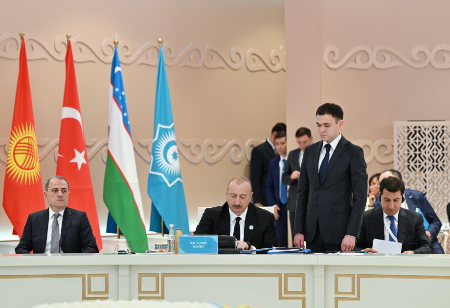 Prezident İlham Əliyev Türküstanda TDT-nin qeyri-rəsmi Zirvə görüşündə iştirak edib