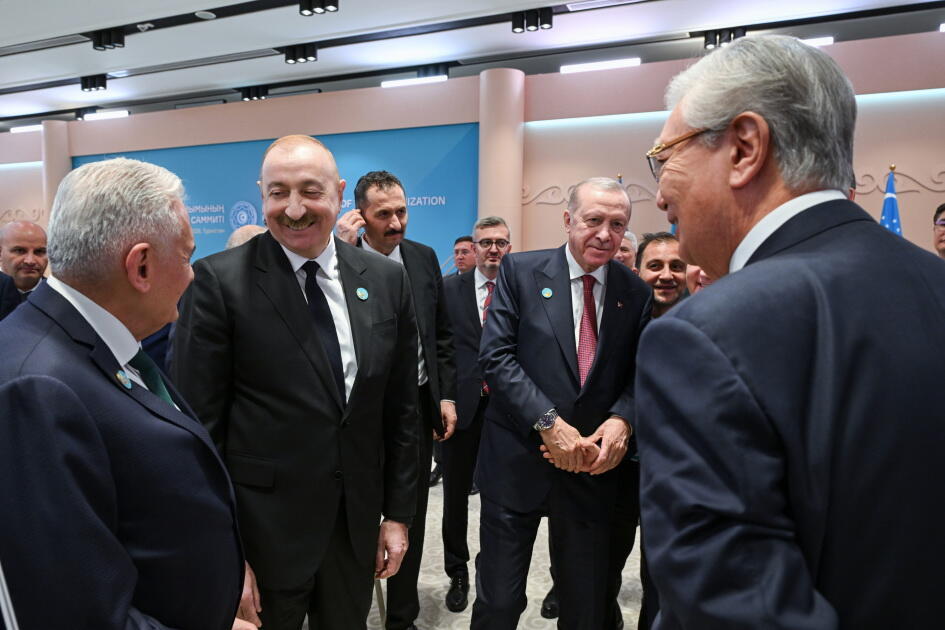 Prezident İlham Əliyev Türküstanda TDT-nin qeyri-rəsmi Zirvə görüşündə iştirak edib
