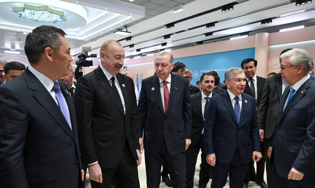 Prezident İlham Əliyev Türküstanda TDT-nin qeyri-rəsmi Zirvə görüşündə iştirak edib