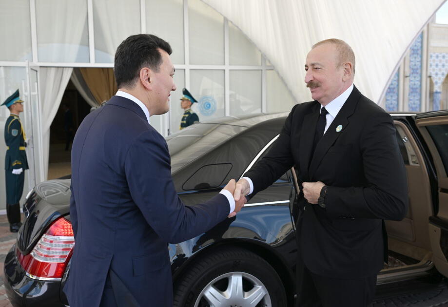 Президент Ильхам Алиев и другие участники неформального Саммита ОТГ ознакомились с рядом культурных объектов в Туркестане