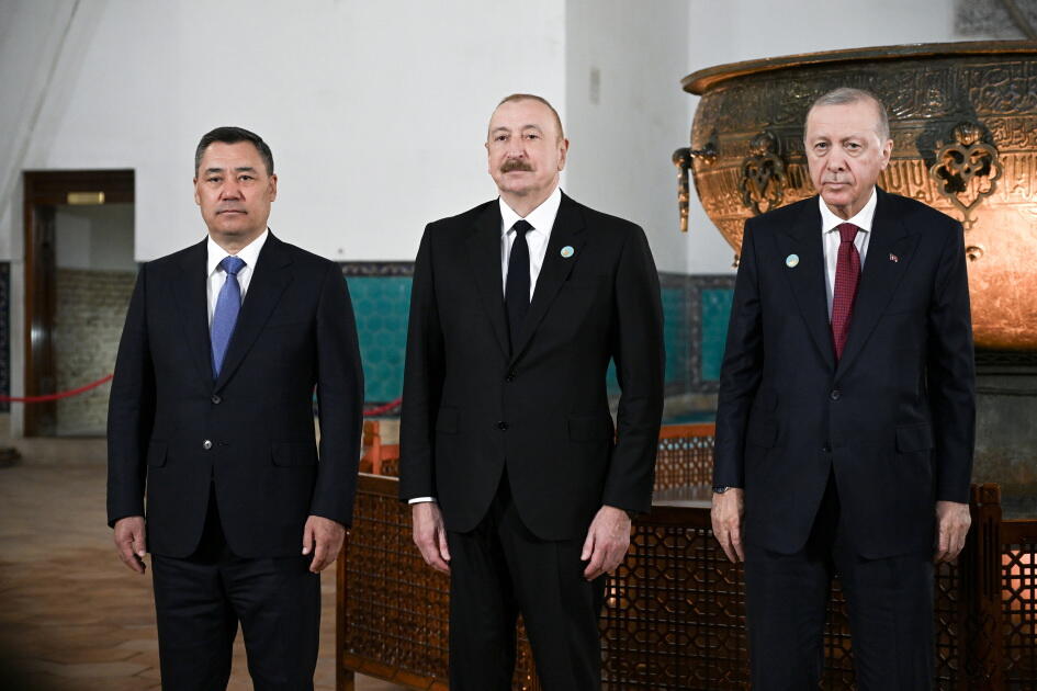 Президент Ильхам Алиев и другие участники неформального Саммита ОТГ ознакомились с рядом культурных объектов в Туркестане
