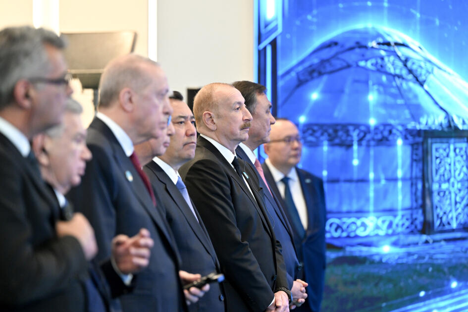 Prezident İlham Əliyev və TDT-nin qeyri-rəsmi Zirvə görüşünün digər iştirakçıları Türk Sivilizasiyası Mərkəzinin təməlqoyma mərasimində iştirak ediblər
