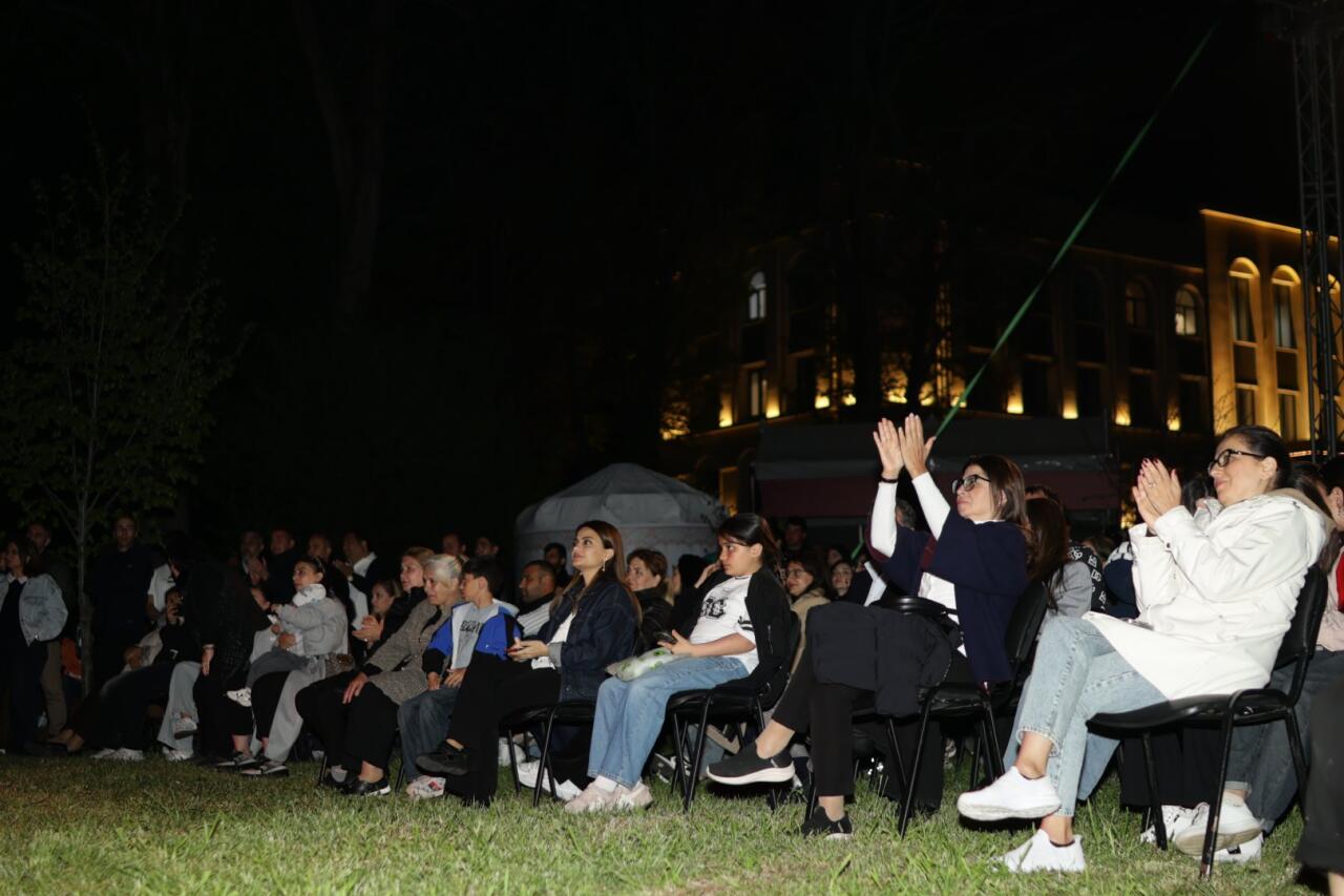 “Turan” Etno-Folk Ansamblı “Xarıbülbül” musiqi festivalında çıxış edib