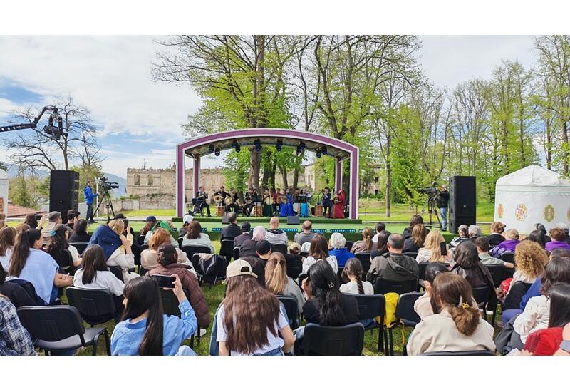 “Xarıbülbül” festivalı Səkinə İsmayılova və tələbələrinin konserti ilə başa çatıb