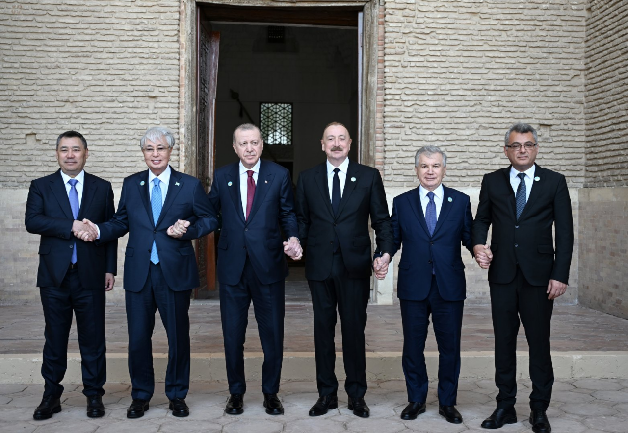 Prezident İlham Əliyevin sosial şəbəkə hesablarında TDT Dövlət başçılarının qeyri-rəsmi Zirvə görüşü ilə bağlı paylaşım edilib