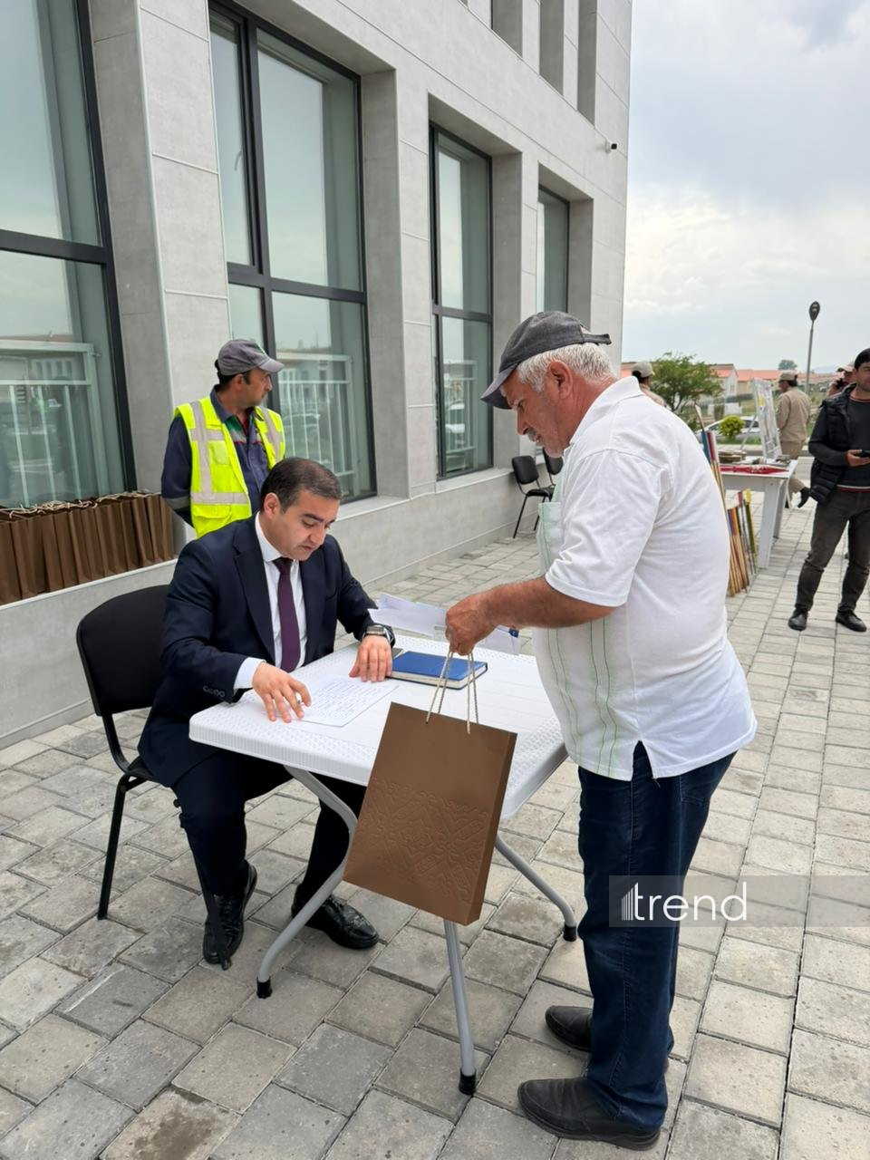 Şükürbəyli kəndinə köçən ailələrə evlərinin açarları təqdim olundu