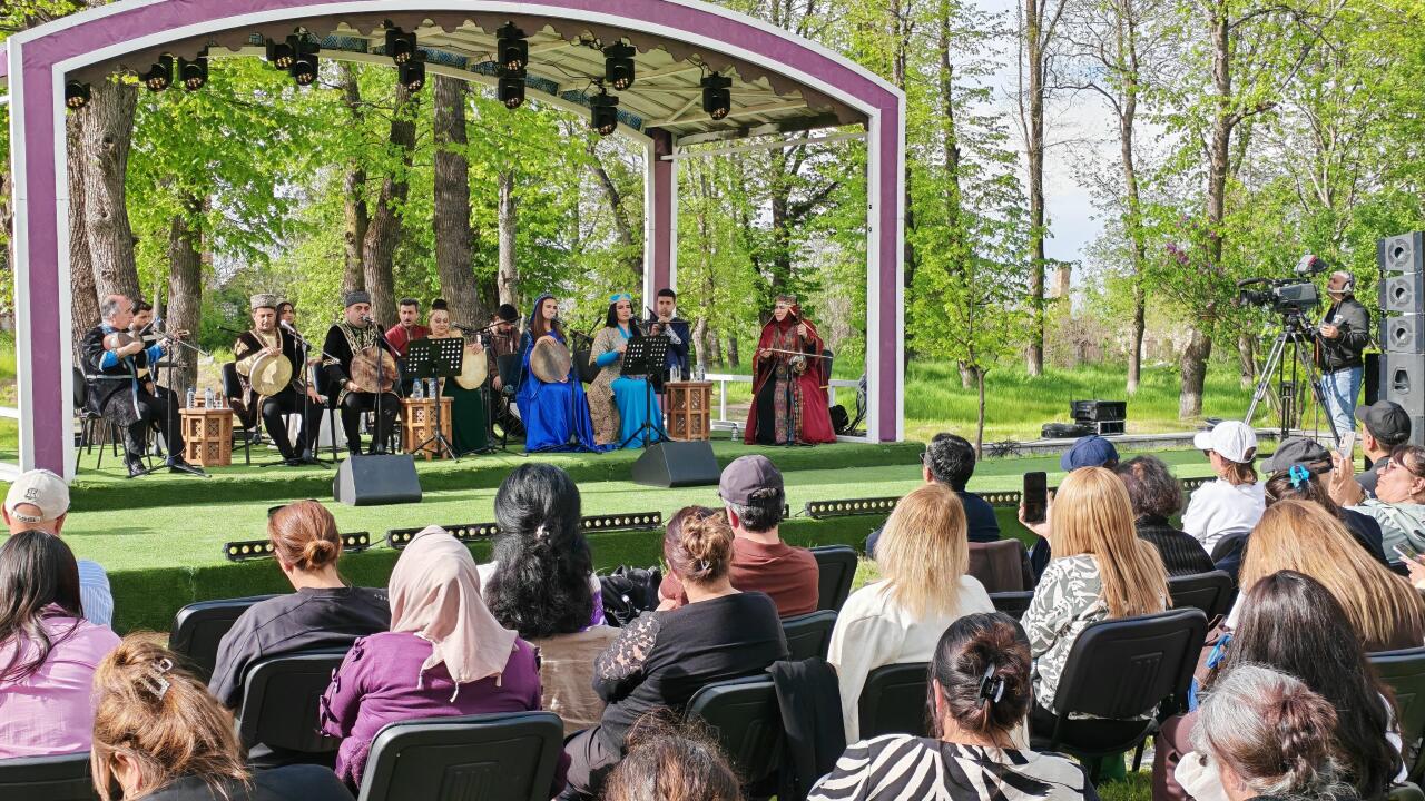 “Xarıbülbül” festivalı Səkinə İsmayılova və tələbələrinin konserti ilə başa çatıb