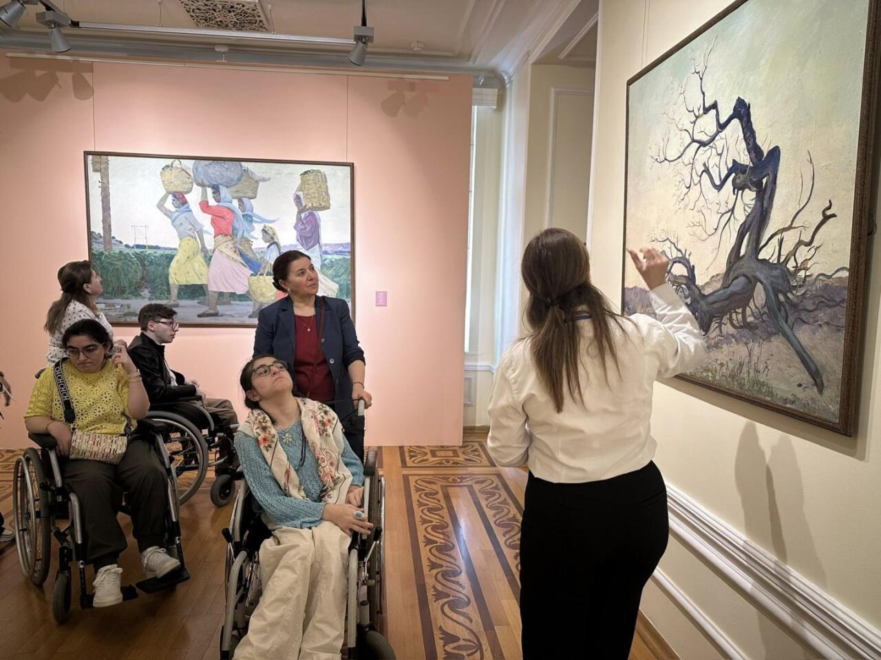 Искусство Джахангира Рустамова для особых детей - краски вдохновения