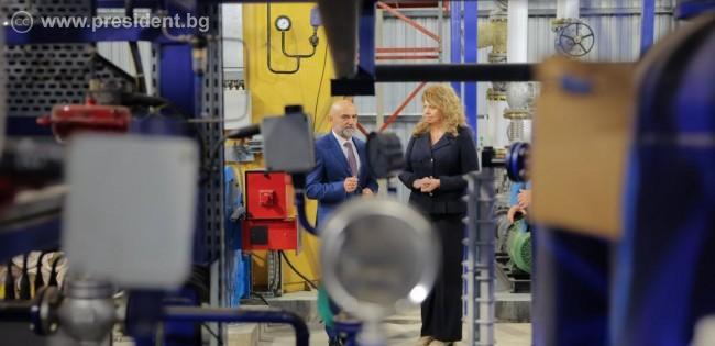 Илияна Йотова посетила в Азербайджане завод, построенный на болгарские инвестиции