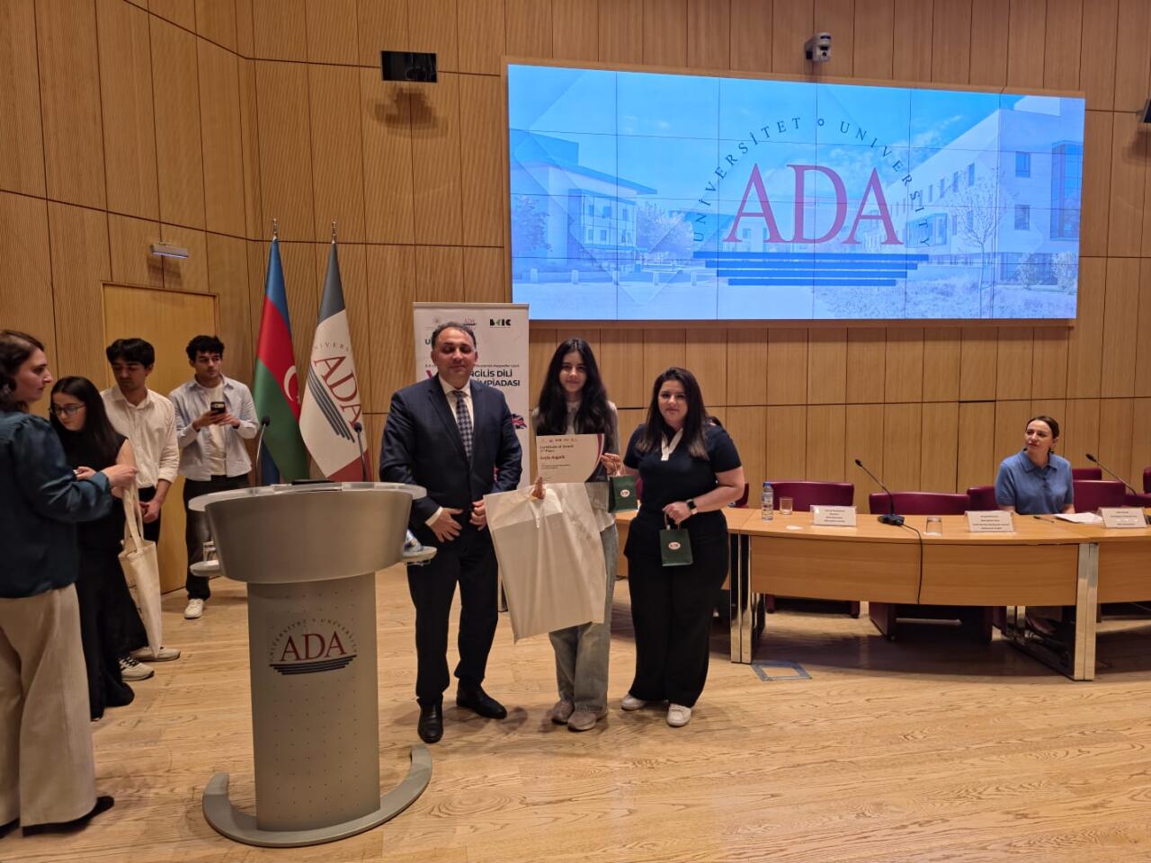 ADA Universitetində VIII Respublika İngilis Dili Olimpiadasının Qalibləri Mükafatlandırılıb