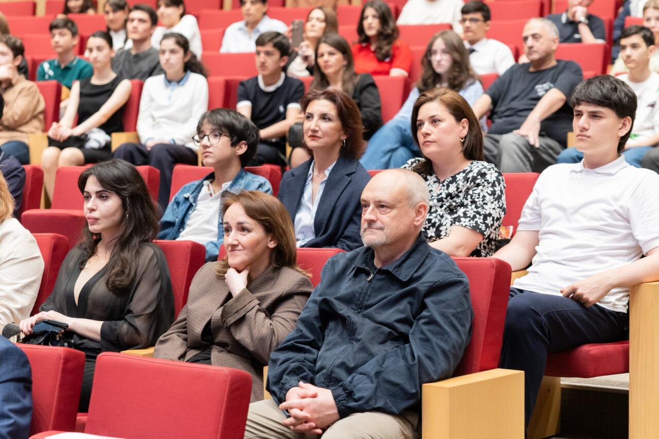 ADA Universitetində VIII Respublika İngilis Dili Olimpiadasının Qalibləri Mükafatlandırılıb