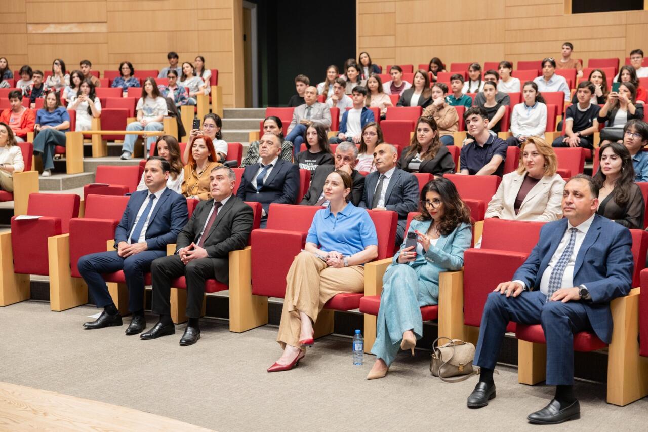 ADA Universitetində VIII Respublika İngilis Dili Olimpiadasının Qalibləri Mükafatlandırılıb