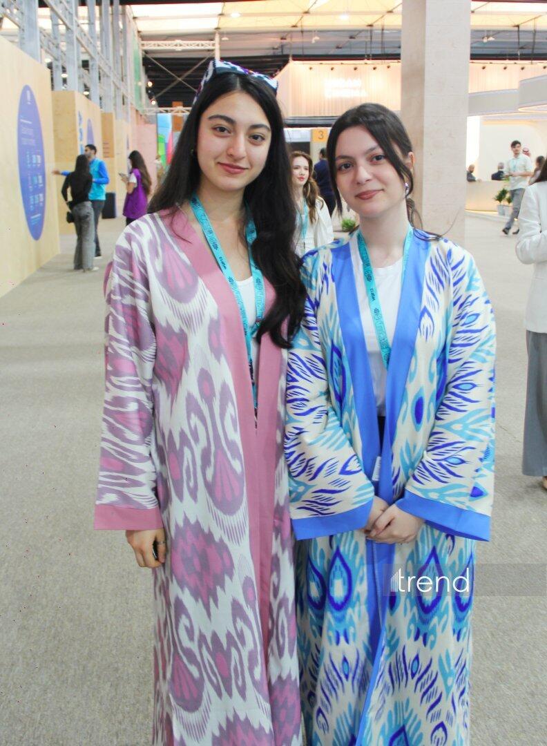 Самые яркие участники WUF13 в Баку в национальных костюмах - весь мир в одном павильоне