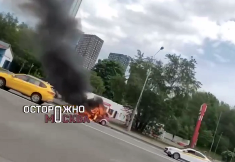 В Москве внезапно воспламенился автомобиль